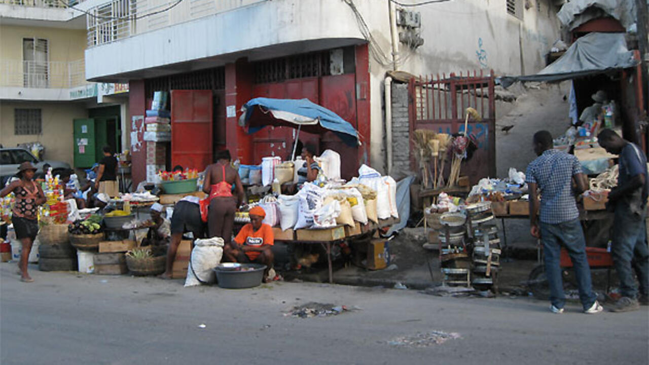 Haïti à PortauPrince, des produits de première nécessité se font